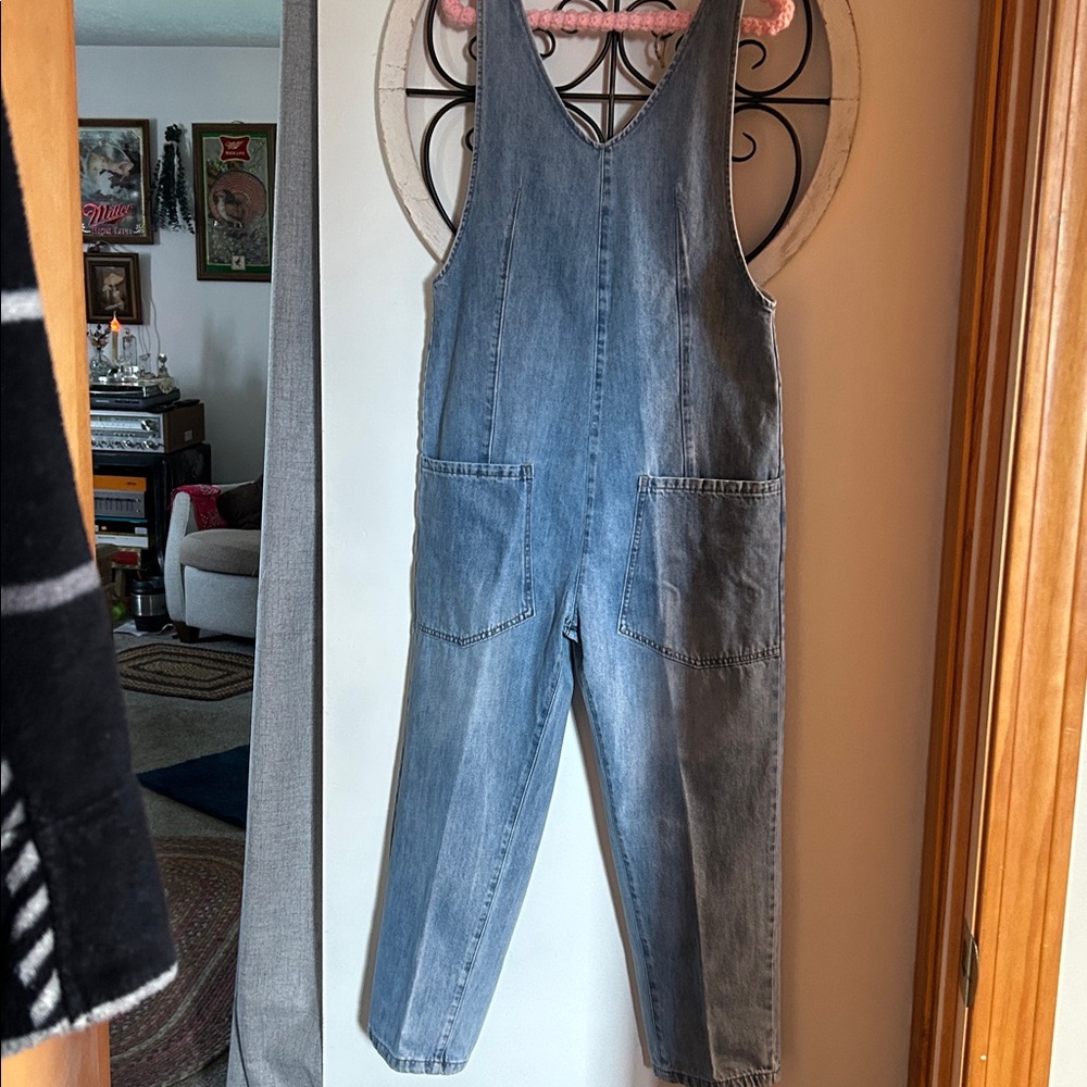 Zenana Outfitters Light Blue Denim Overalls see pics. For measurements.